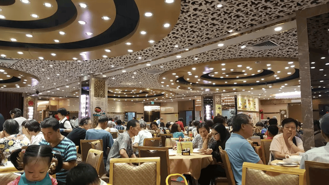 突结业！街坊：太没落了！瓦利棋牌香港45年老酒楼(图1)